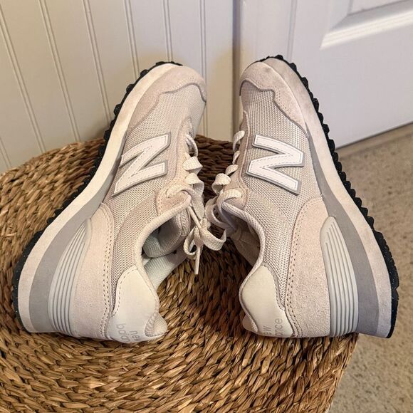 New Balance Cream and Gray Sneakers - 7.5 - Picture 8 of 10